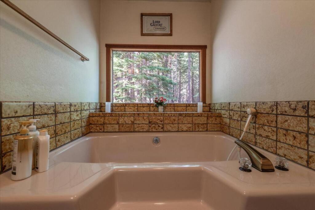3Br Tahoe Donner Cabin With Hoa Perks Like Pools Hot-Tub Minutes To Trails Lake Golf Truckee Zewnętrze zdjęcie