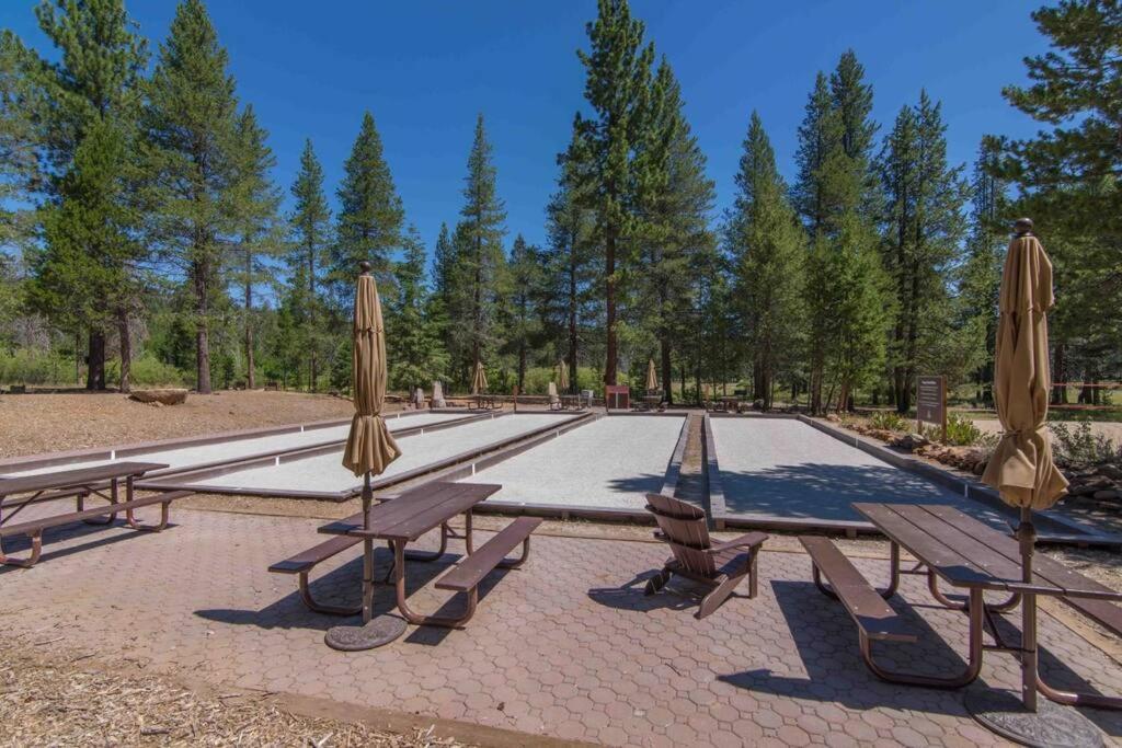 3Br Tahoe Donner Cabin With Hoa Perks Like Pools Hot-Tub Minutes To Trails Lake Golf Truckee Zewnętrze zdjęcie