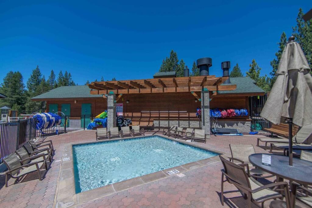 3Br Tahoe Donner Cabin With Hoa Perks Like Pools Hot-Tub Minutes To Trails Lake Golf Truckee Zewnętrze zdjęcie